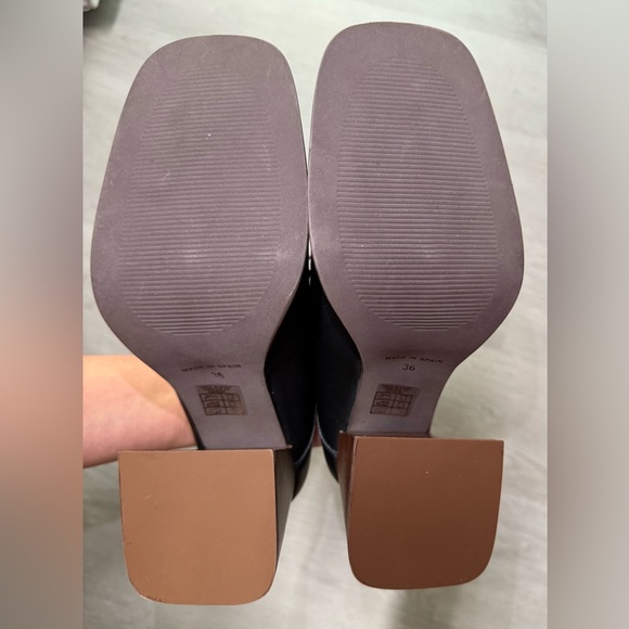 Elegant Black Leather Platform Heels - Picture 5 of 5